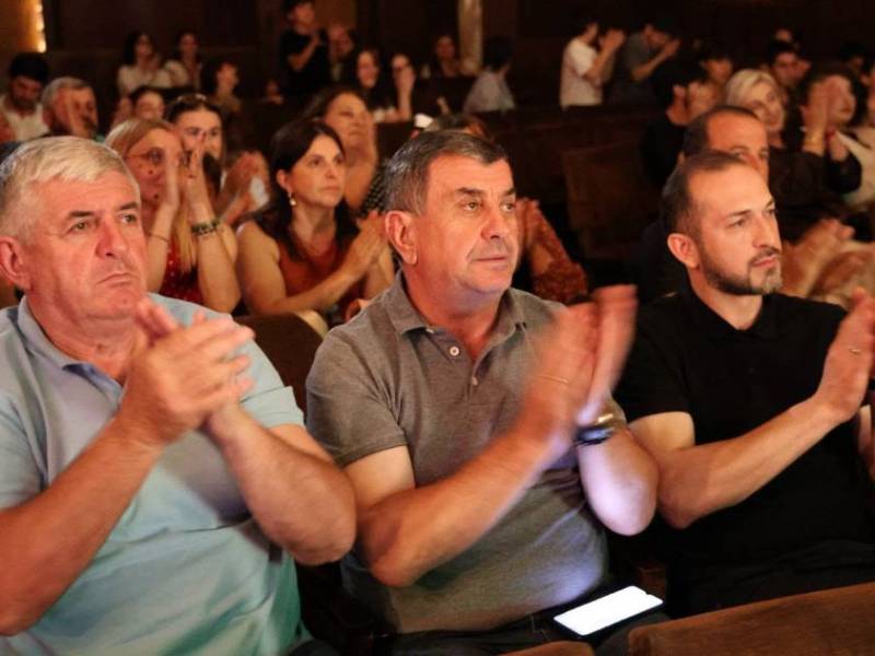 ცაგერის მუნიციპალიტეტის მერის პირველი მოადგილე რევაზ ახვლედიანი, საკრებულოს...